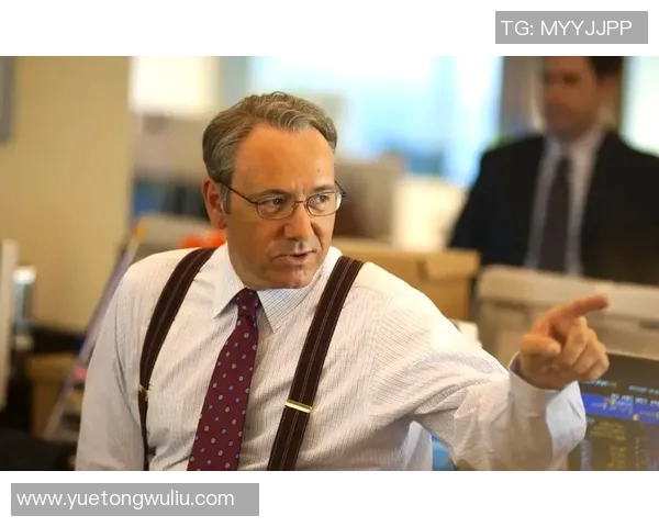 足球明星凯文史派西的传奇人生与足球事业的辉煌成就探讨